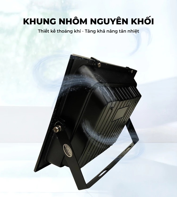 Đèn pha năng lượng mặt trời 60W TUVACO - Chất Liệu